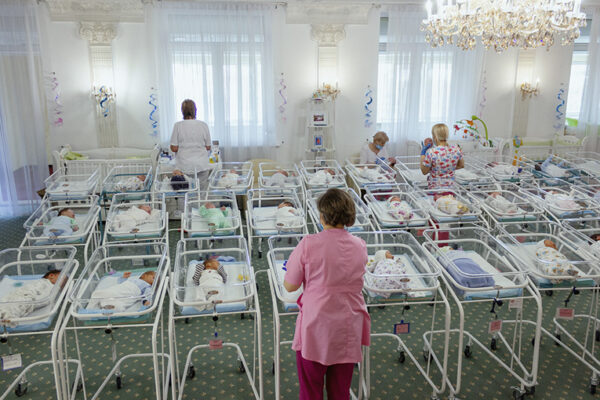 Video: Ukraine’s surrogate babies stranded by lockdown
